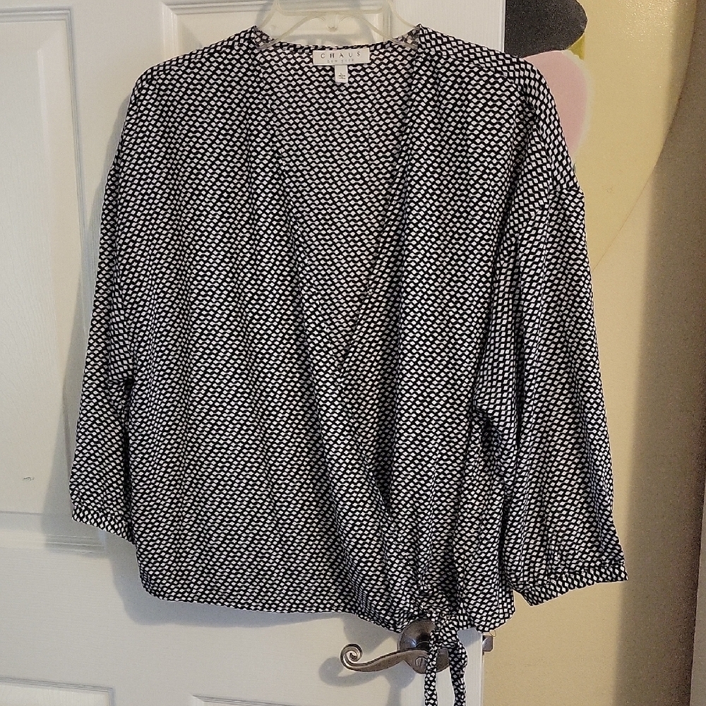 Chaus NY szLg Monochrome Patterned blk wht Blouse with Tie Detail 3/4 sleeve